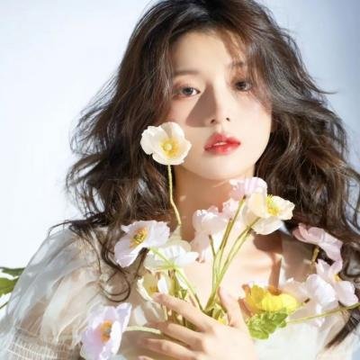 超级英雄女孩:星际游戏